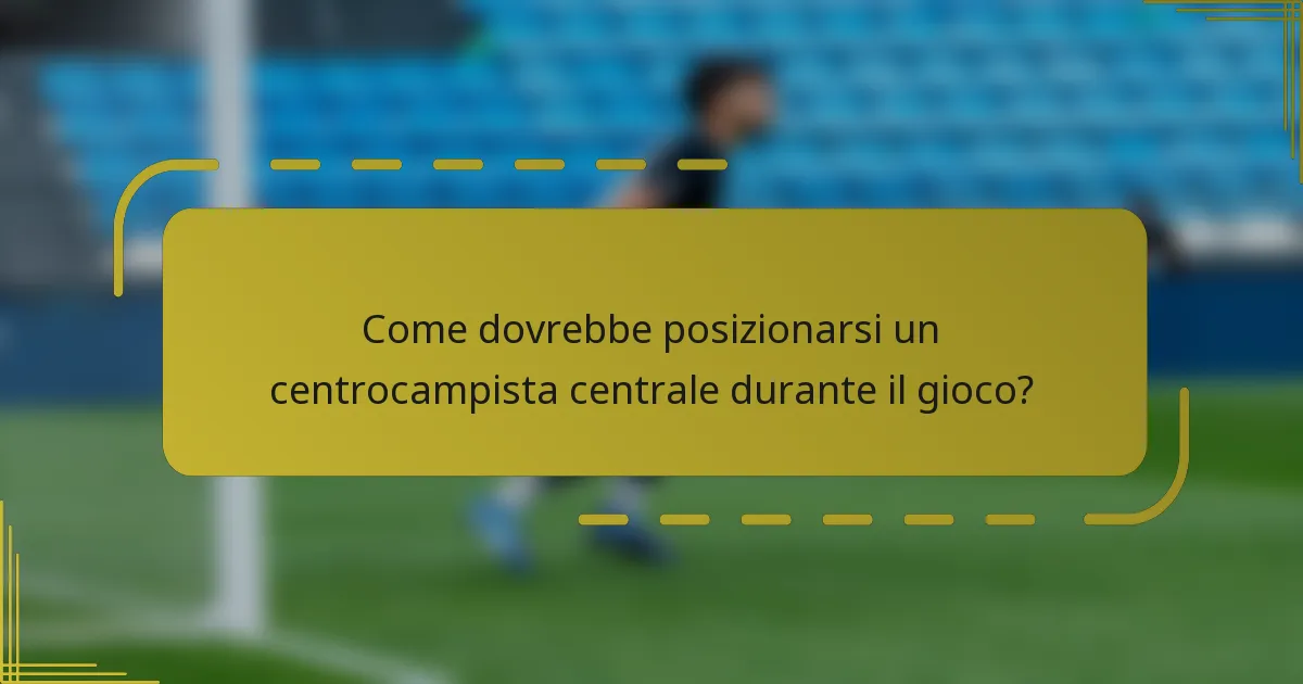Come dovrebbe posizionarsi un centrocampista centrale durante il gioco?